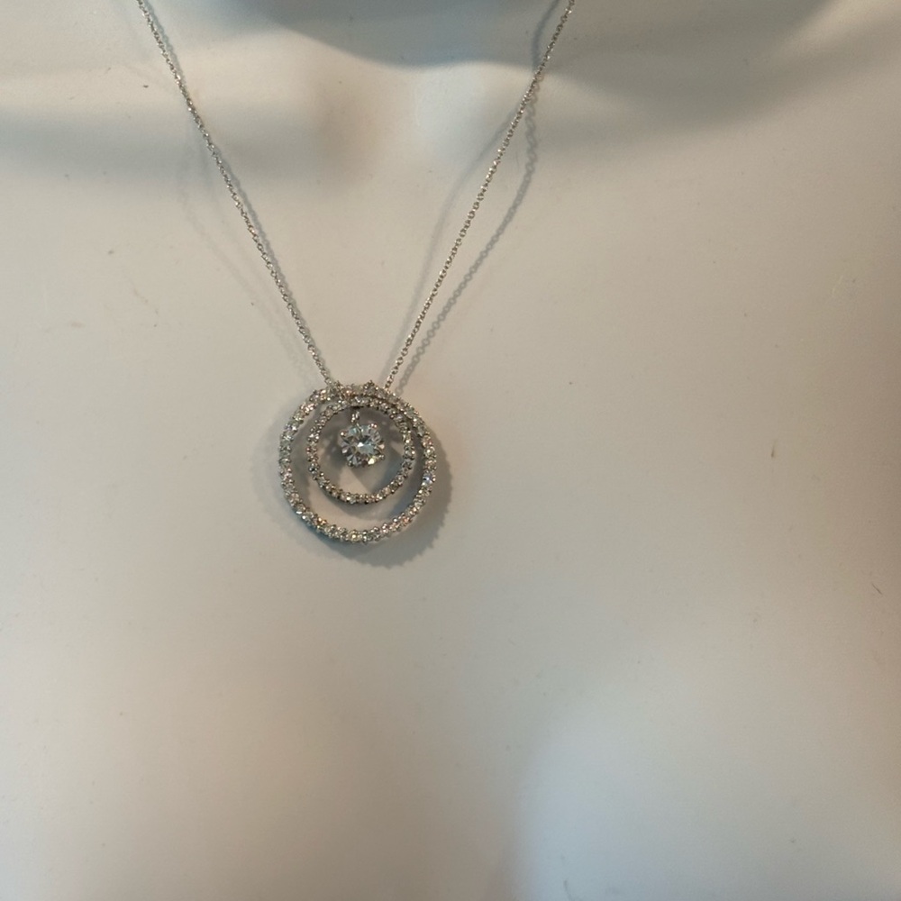 Elegant cz circle necklace - Picture 4 of 9